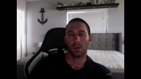 Snapshot of traviskenn chatting on December 28, 6:40 pm TravisKenn online show from December 28, 6:40 pm