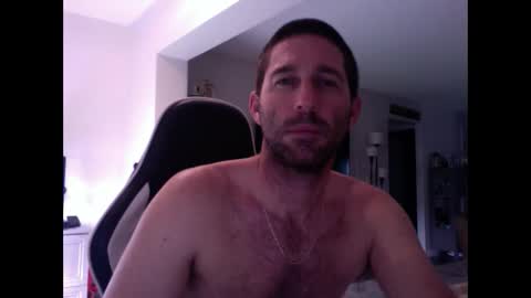 Snapshot of traviskenn chatting on February 25, 1:28 pm TravisKenn online show from February 25, 1:28 pm