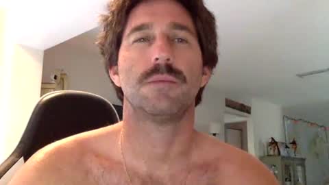 Snapshot of traviskenn chatting on September 28, 1:09 pm TravisKenn online show from September 28, 1:09 pm