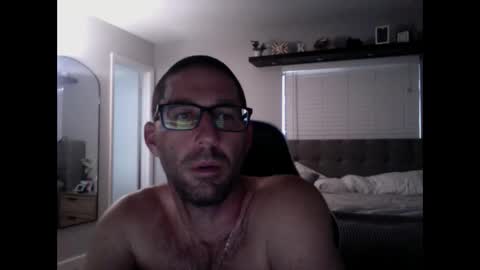 Snapshot of traviskenn chatting on December 29, 7:54 pm TravisKenn online show from December 29, 7:54 pm