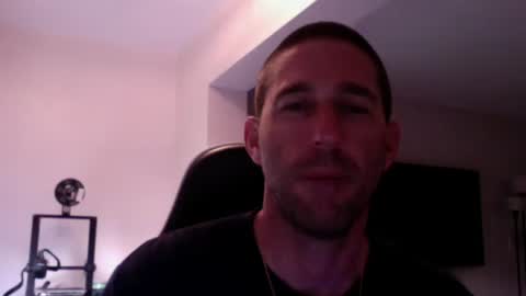 Snapshot of traviskenn chatting on March 10, 12:06 pm TravisKenn online show from March 10, 12:06 pm