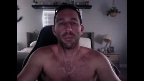 Snapshot of traviskenn chatting on December 31, 7:29 pm TravisKenn online show from December 31, 7:29 pm