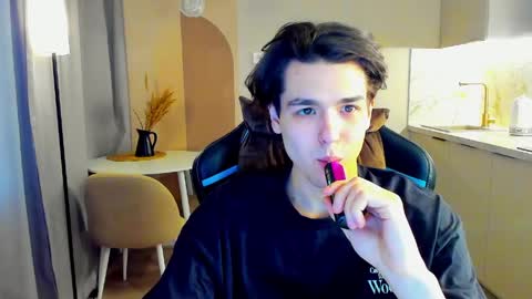 travisrivas online show from March 29, 1:22 pm