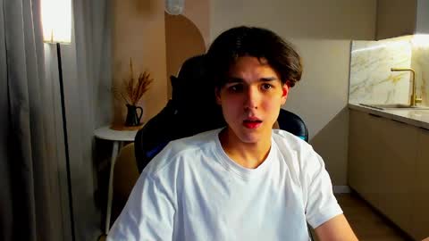 travisrivas online show from March 26, 3:10 am