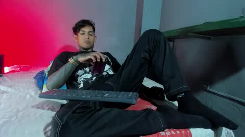 Snapshot of travistanner28 chatting on October 4, 2:05 am TRAV - INDEPENDENT MODEL online show from October 4, 2:05 am