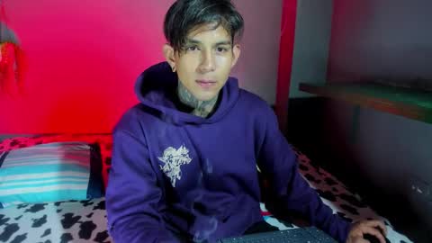 Snapshot of travistanner28 chatting on October 6, 2:16 am TRAV - INDEPENDENT MODEL online show from October 6, 2:16 am