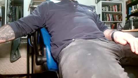 Dilly Dally online show from January 13, 12:15 am