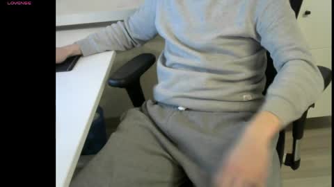 tree1989 online show from March 26, 7:51 pm