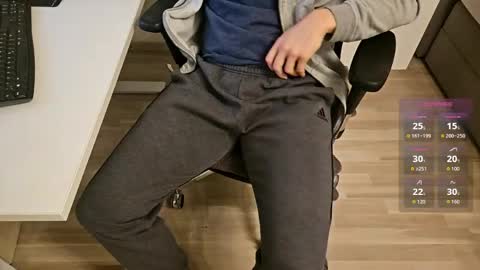 tree1989 online show from April 10, 7:21 pm