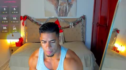 Snapshot of trevor_vinc chatting on December 12, 12:44 pm trevor online show from December 12, 12:44 pm