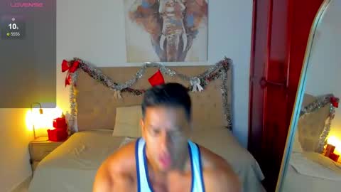 Snapshot of trevor_vinc chatting on December 17, 12:43 pm trevor online show from December 17, 12:43 pm