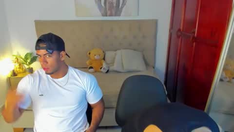 Snapshot of trevor_vinc chatting on September 20, 12:27 pm trevor online show from September 20, 12:27 pm