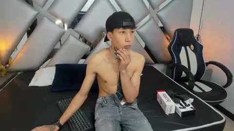 trevordonson_vc online show from January 19, 11:56 am