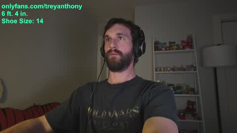 Snapshot of treyanthony chatting on January 19, 1:21 am decentanthony online show from January 19, 1:21 am