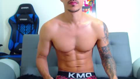 Snapshot of tristan_bm chatting on December 17, 7:48 pm tristan bm online show from December 17, 7:48 pm