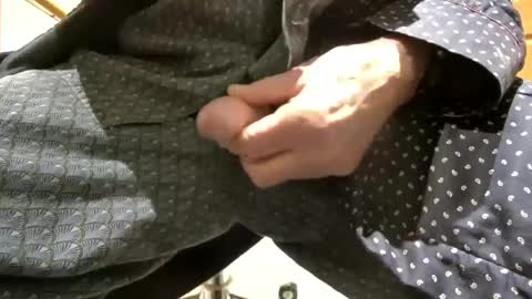 Snapshot of try1099 chatting on December 6, 9:35 pm Very Happy man online show from December 6, 9:35 pm