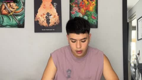 tuenkim_ online show from April 4, 10:51 pm