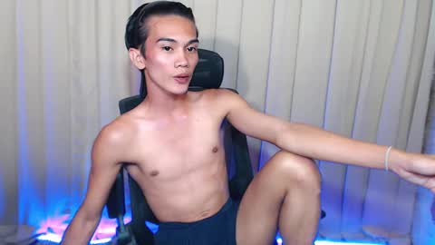 Snapshot of twink_clint chatting on March 3, 7:12 pm twink_clint online show from March 3, 7:12 pm