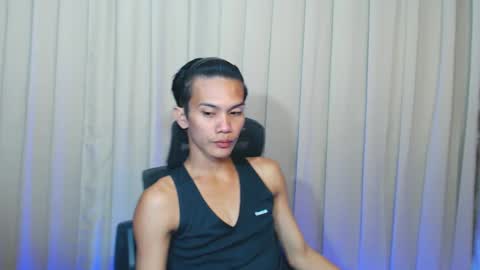 Snapshot of twink_clint chatting on February 23, 3:37 pm twink_clint online show from February 23, 3:37 pm