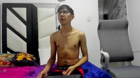 twink_joss online show from November 4, 8:10 pm