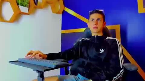 Snapshot of twink_scott19 chatting on October 16, 4:42 am twink_scott19 online show from October 16, 4:42 am