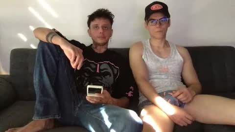 Snapshot of twinksguys360 chatting on October 13, 9:32 pm Derrick online show from October 13, 9:32 pm