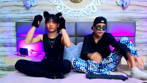 Snapshot of twinslovers_ chatting on September 21, 8:20 pm online show from September 21, 8:20 pm