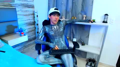 Snapshot of twinslovers_ chatting on October 20, 10:35 pm online show from October 20, 10:35 pm