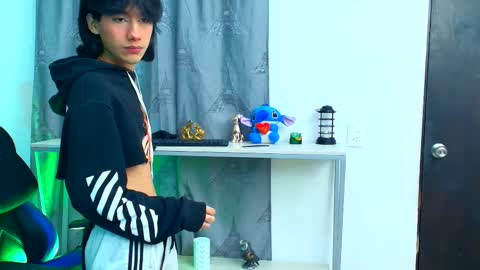 Snapshot of twinslovers_ chatting on October 18, 9:42 pm online show from October 18, 9:42 pm