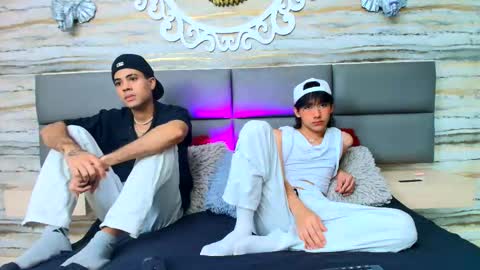 Snapshot of twinslovers_ chatting on September 22, 8:30 pm online show from September 22, 8:30 pm