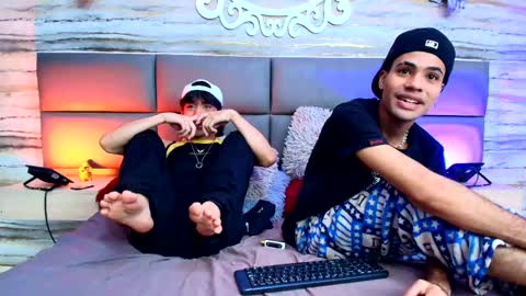 Snapshot of twinslovers_ chatting on September 18, 8:00 pm online show from September 18, 8:00 pm