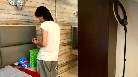 Snapshot of twinslovers_ chatting on October 31, 2:35 am online show from October 31, 2:35 am