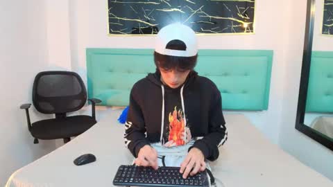 Snapshot of twinslovers_ chatting on October 9, 4:50 am online show from October 9, 4:50 am