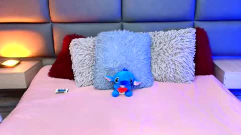 Snapshot of twinslovers_ chatting on October 25, 1:29 am online show from October 25, 1:29 am