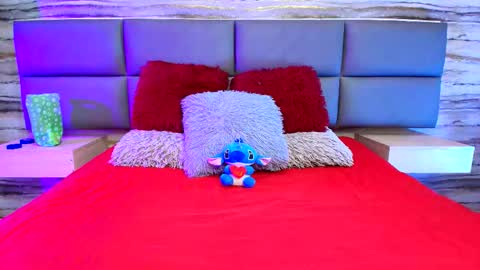 Snapshot of twinslovers_ chatting on October 14, 9:11 pm online show from October 14, 9:11 pm