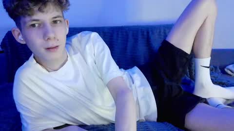 TwiShadow online show from April 4, 9:01 pm