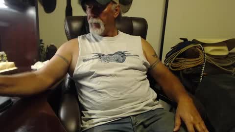Snapshot of txlobo60 chatting on September 16, 12:01 am txlobo60 online show from September 16, 12:01 am