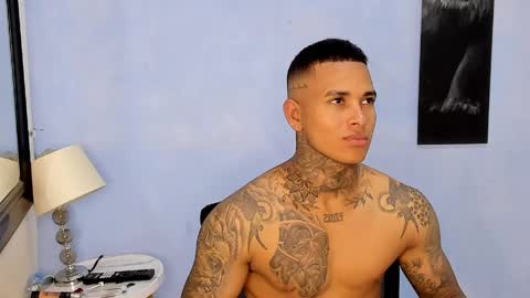 tyler_bell_ online show from May 17, 4:31 am