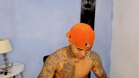 tyler_bell_ online show from May 19, 4:51 am