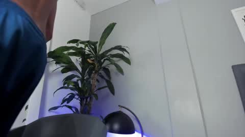 Tyler Fox online show from April 29, 9:21 pm