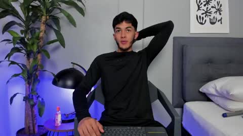 Tyler Fox online show from May 4, 8:43 pm