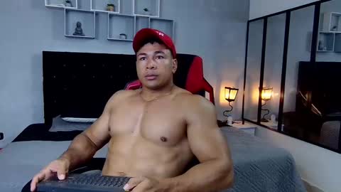 tyler_hank1 online show from March 12, 11:42 am