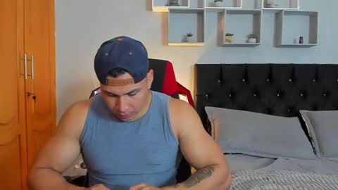 tyler_hank1 online show from April 24, 8:22 pm