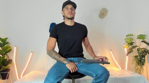 Snapshot of tyler_jonnes chatting on February 22, 10:59 pm Tyler online show from February 22, 10:59 pm