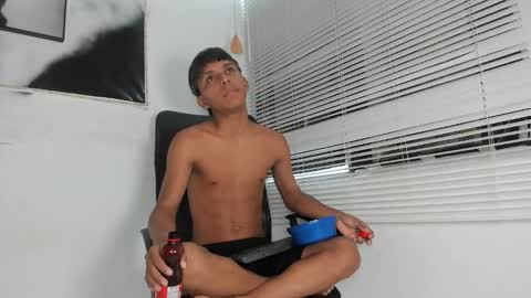 Snapshot of tyler_twink_boy chatting on September 16, 1:23 pm tyler_twink_boy online show from September 16, 1:23 pm