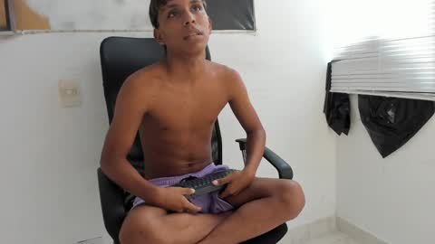 Snapshot of tyler_twink_boy chatting on September 13, 6:53 pm tyler_twink_boy online show from September 13, 6:53 pm