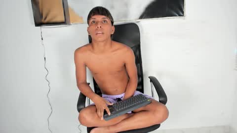 Snapshot of tyler_twink_boy chatting on September 20, 6:08 pm tyler_twink_boy online show from September 20, 6:08 pm