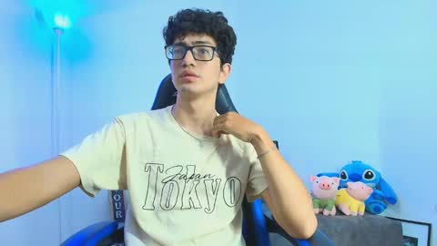 Snapshot of tylerwhiite_ chatting on September 27, 11:19 am online show from September 27, 11:19 am