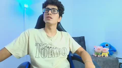 Snapshot of tylerwhiite_ chatting on September 28, 7:01 pm online show from September 28, 7:01 pm