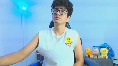 Snapshot of tylerwhiite_ chatting on September 30, 6:08 am online show from September 30, 6:08 am